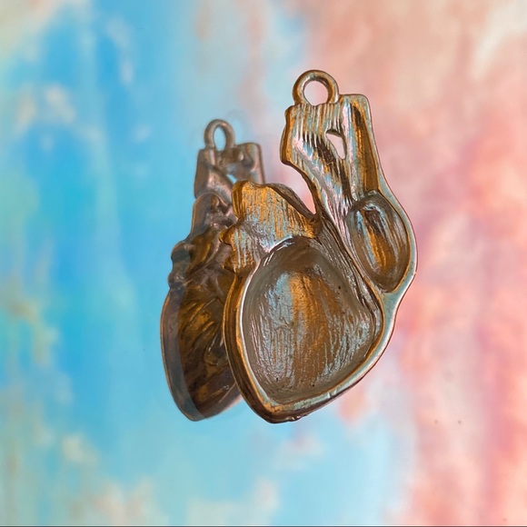 Silver Anatomical Heart Pendant - Picture 3 of 3